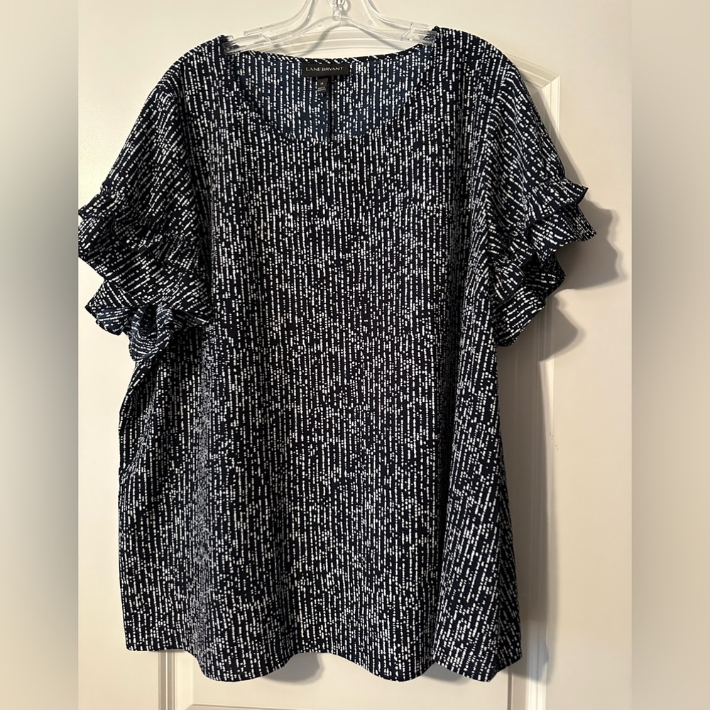 Sz 24 navy and white print top